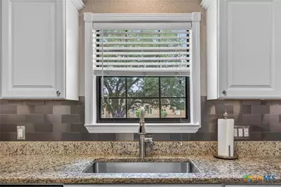 217 N Walnut Avenue, Luling, TX 78648 - Photo 12