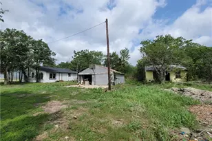 1108 S East St, Edna, TX 77957 - Photo 16