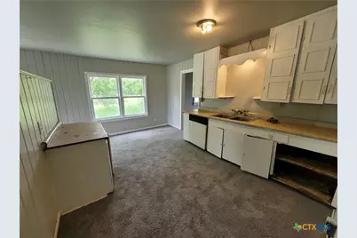 1108 S East Street, Edna, TX 77957 - Photo 6