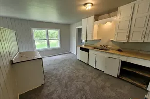 1108 S East St, Edna, TX 77957 - Photo 6