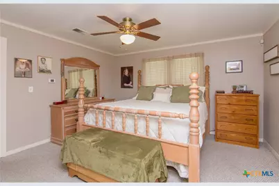 110 Walnut Street, Yoakum, TX 77995 - Photo 20