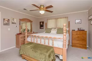 110 Walnut St, Yoakum, TX 77995 - Photo 20