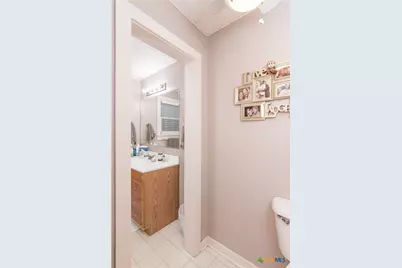 110 Walnut Street, Yoakum, TX 77995 - Photo 18