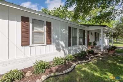 110 Walnut Street, Yoakum, TX 77995 - Photo 10