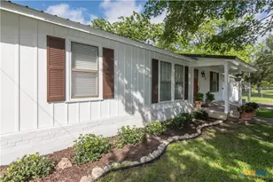 110 Walnut St, Yoakum, TX 77995 - Photo 10