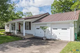 110 Walnut St, Yoakum, TX 77995 - Photo 2