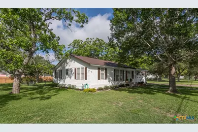 110 Walnut Street, Yoakum, TX 77995 - Photo 4