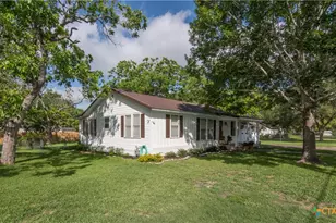 110 Walnut St, Yoakum, TX 77995 - Photo 4