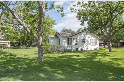 110 Walnut Street, Yoakum, TX 77995 - Photo 6