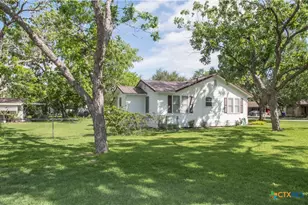 110 Walnut St, Yoakum, TX 77995 - Photo 6
