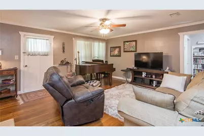 110 Walnut Street, Yoakum, TX 77995 - Photo 14