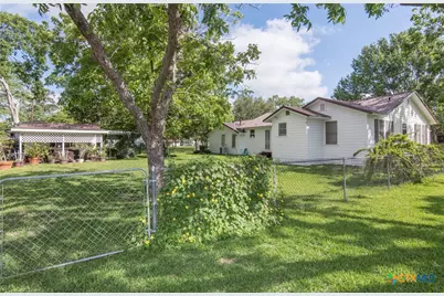 110 Walnut Street, Yoakum, TX 77995 - Photo 8