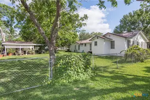110 Walnut St, Yoakum, TX 77995 - Photo 8