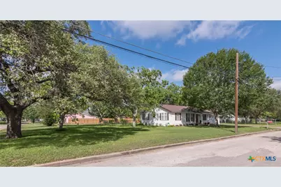 110 Walnut Street, Yoakum, TX 77995 - Photo 38