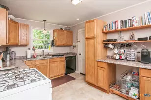 110 Walnut St, Yoakum, TX 77995 - Photo 24