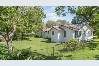110 Walnut Street, Yoakum, TX 77995 - Photo 36