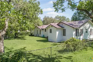 110 Walnut St, Yoakum, TX 77995 - Photo 36