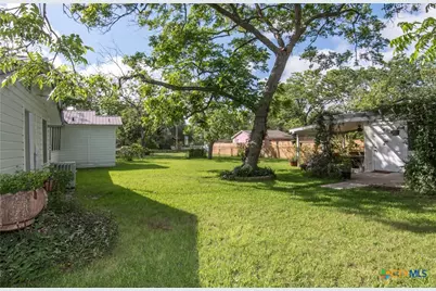 110 Walnut Street, Yoakum, TX 77995 - Photo 26