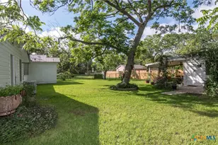 110 Walnut St, Yoakum, TX 77995 - Photo 26
