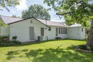 110 Walnut St, Yoakum, TX 77995 - Photo 34