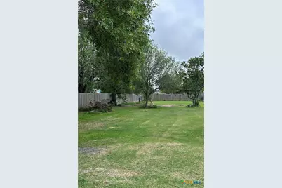 1201 W Broadway Avenue, Seadrift, TX 77983 - Photo 2