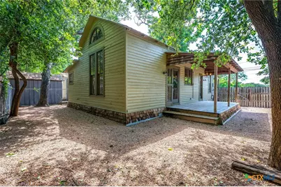 529 W Bridge Street, New Braunfels, TX 78130 - Photo 34