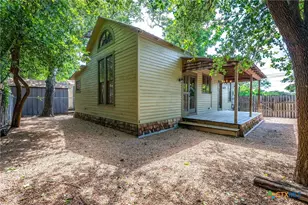 529 W Bridge St, New Braunfels, TX 78130 - Photo 34