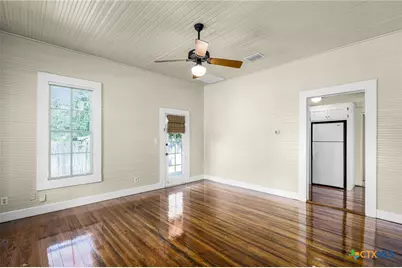 529 W Bridge Street, New Braunfels, TX 78130 - Photo 8