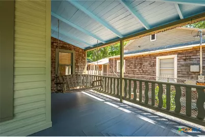 529 W Bridge Street, New Braunfels, TX 78130 - Photo 4