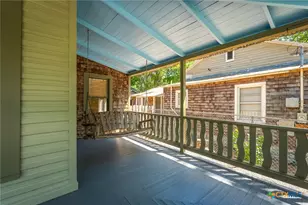 529 W Bridge St, New Braunfels, TX 78130 - Photo 4