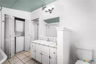 529 W Bridge St, New Braunfels, TX 78130 - Photo 22