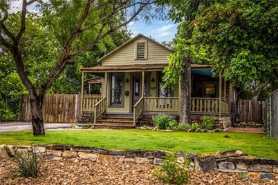 529 W Bridge Street, New Braunfels, TX 78130 - Photo 2