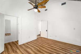 529 W Bridge St, New Braunfels, TX 78130 - Photo 26