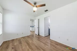 527 Roosevelt Dr, Seguin, TX 78155 - Photo 14