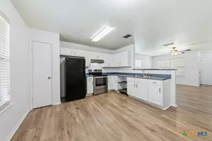 527 Roosevelt Dr, Seguin, TX 78155 - Photo 10