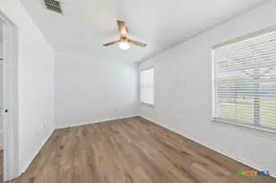 527 Roosevelt Dr, Seguin, TX 78155 - Photo 12