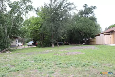 825 N Commerce Street, Lockhart, TX 78644 - Photo 1