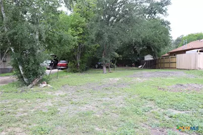 825 N Commerce Street, Lockhart, TX 78644 - Photo 2
