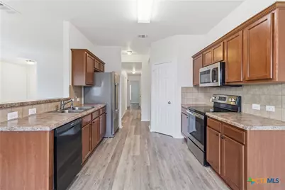 2423 Dimmitt Drive, New Braunfels, TX 78130 - Photo 10