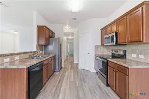 2423 Dimmitt Dr, New Braunfels, TX 78130 - Photo 10
