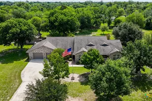 225 Deer Slayer Dr, Seguin, TX 78155 - Photo 4