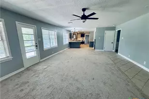 409 Yupon Ave, Victoria, TX 77901 - Photo 4