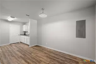 820 N 14th St, Temple, TX 76501 - Photo 8