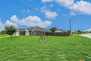2415 Washington Dr, Belton, TX 76513 - Photo 2