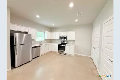 611 E Martindale Street #B, Seguin, TX 78155 - Photo 4