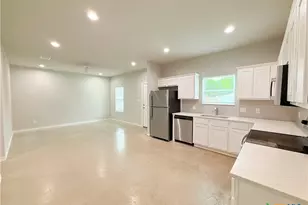 611 E Martindale St, Seguin, TX 78155 - Photo 1