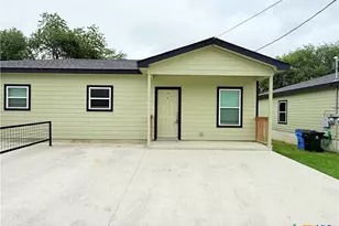 611 E Martindale St, Seguin, TX 78155 - Photo 10