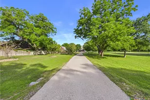 1238 Sleepy Hollow Ln, New Braunfels, TX 78130 - Photo 46