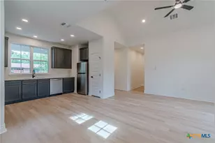 221 Roosevelt Dr, Seguin, TX 78155 - Photo 8