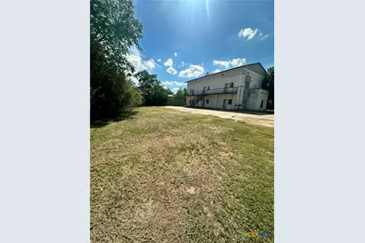 1010 Nelson, Yoakum, TX 77995 - Photo 2